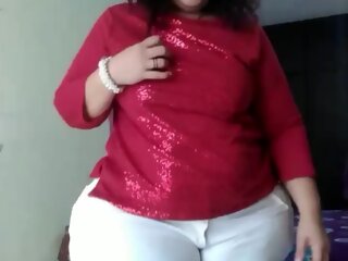 Mexican chubby shows off her huge ass with